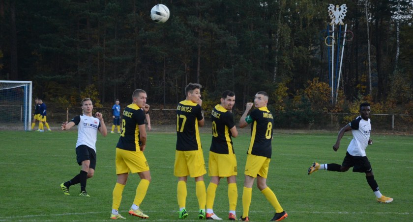 Hummel IV liga. Zaczęło się dobrze, jednak punkty pojechały do Kazimierzy Wielkiej 