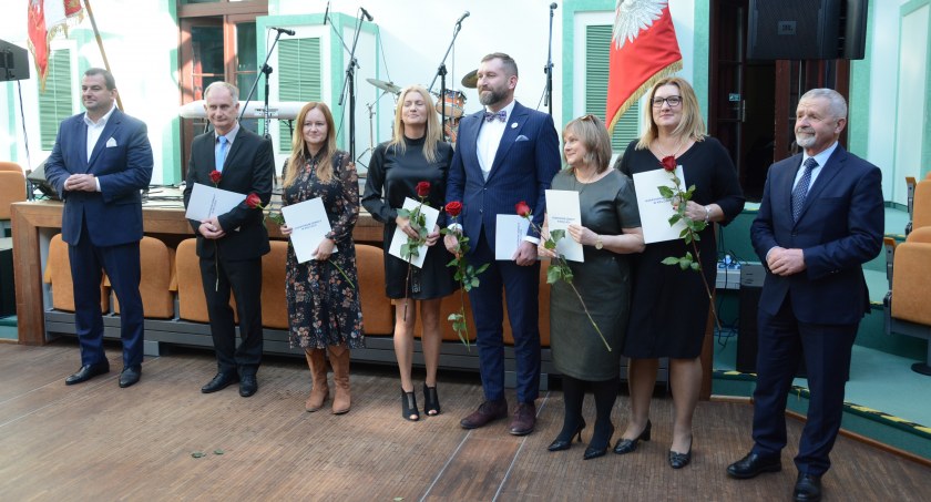 Nauczyciele świętowali Dzień Edukacji Narodowej. Otrzymali krzyże zasługi, medale i nagrody 