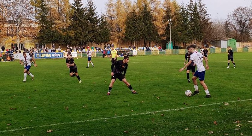 Hummel IV liga. Losy spotkania rozstrzygnęły się w ostatnich sekundach meczu 