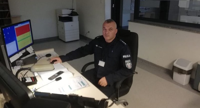 Skarżyscy policjanci pomogli ukraińskiej rodzinie. Czapki z głów przed nimi