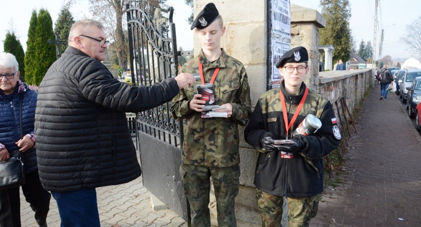 Kwesty na cmentarzach powiatu skarżyskiego