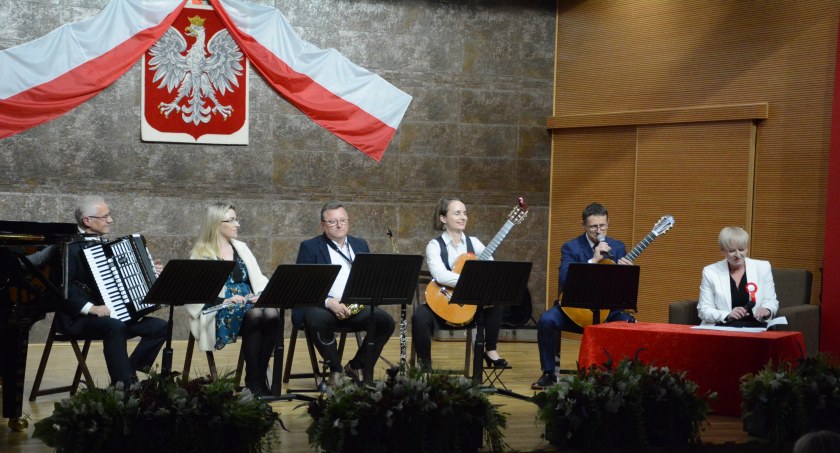 Śpiewem oddali hołd wszystkim, którzy przyczynili się od odzyskania przez Polskę niepodległości 