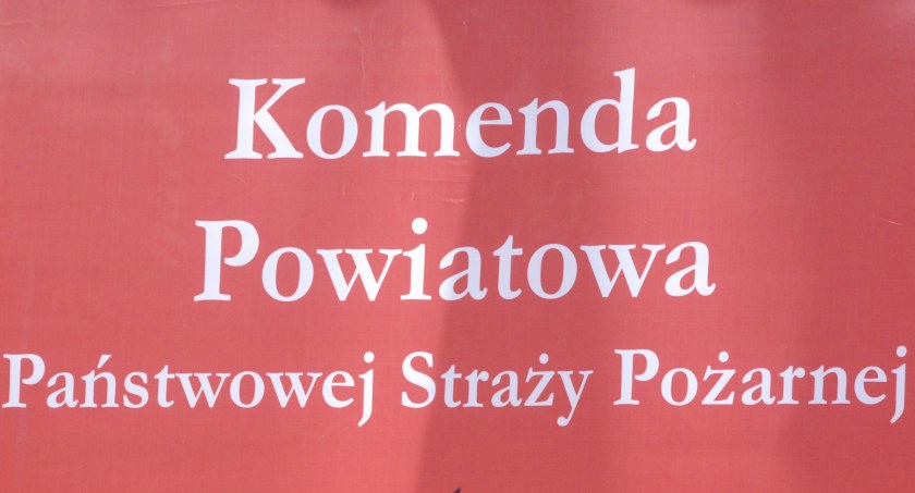 Zagadka dla skarżyskich śledczych. (Nie)bezpieczna substancja w beczkach i mauzerach?