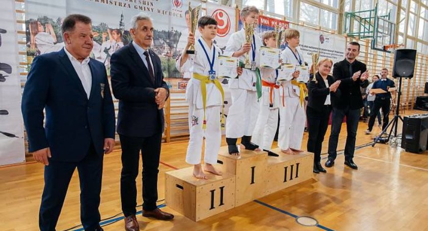 20 medali skarżyskich karateków