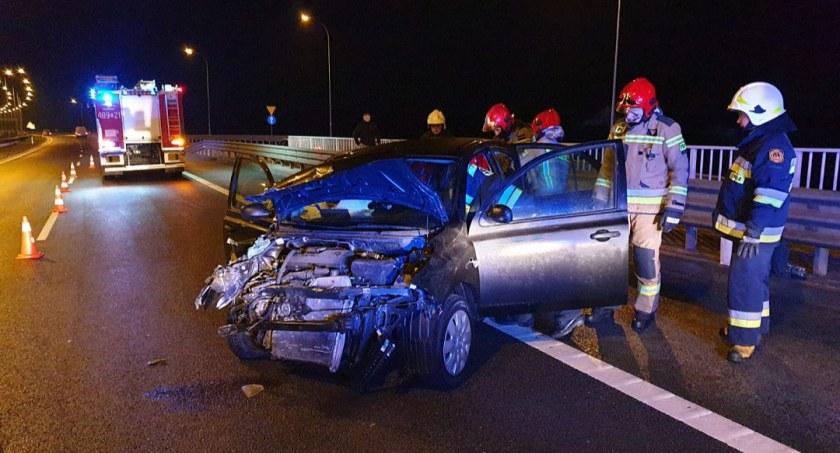 Wypadek na trasie S-7 w Skarżysku-Kam. Zjechał z drogi i uderzył w bariery
