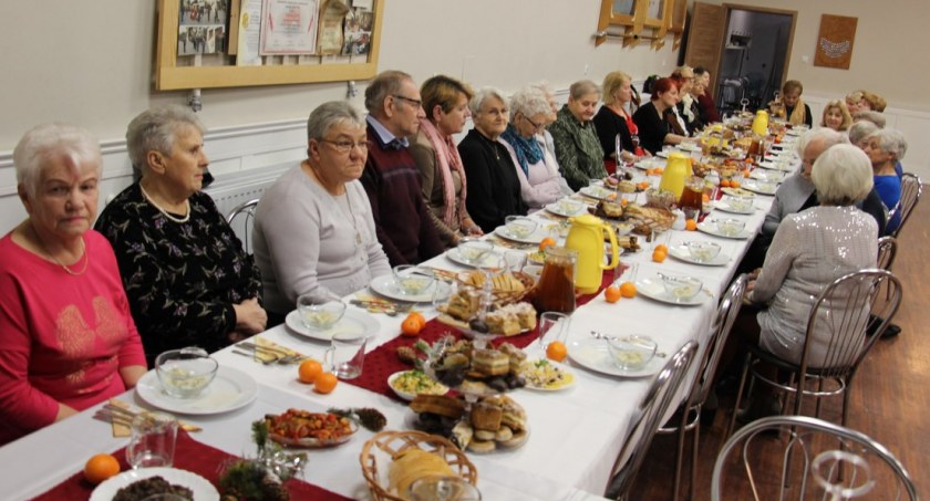 Bliżyn. Emeryci i goście przy opłatku
