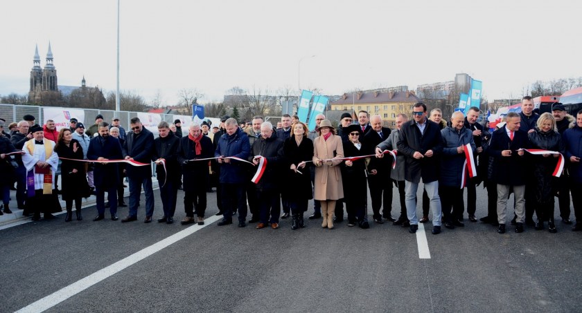 Na ten moment mieszkańcy Skarżyska czekali blisko dwa lata. Wiadukt nad torami oficjalnie otwarty 
