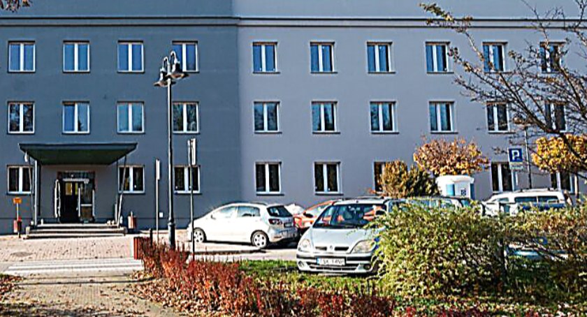 Urząd Miasta powoli wraca do remontowanej siedziby