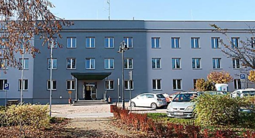 Kolejne wydziały Urzędu Miasta w Skarżysku-Kamiennej wróciły na ul. Sikorskiego