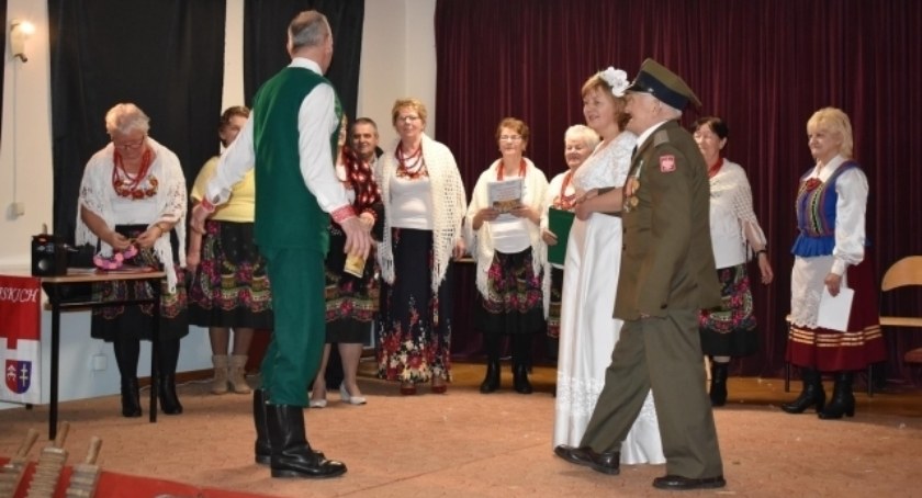Bramka weselna w wykonaniu KGW ze Skarżyska Kościelnego