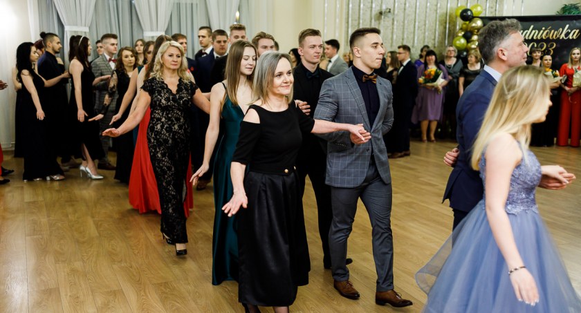Uczniowie Mechatronika bawili się na balu studniówkowym