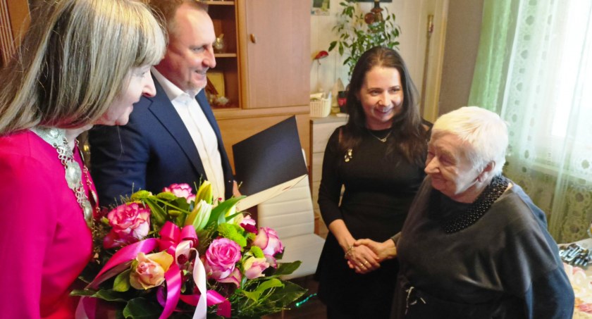 Z życzeniami z okazji 100. urodzin!