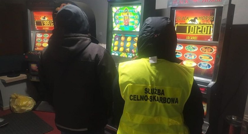 Automaty, zatrzymanie i pobyt w więziennej celi. Nielegalna działalność dobiegła końca