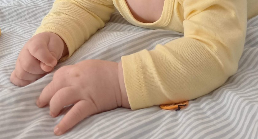 Zostają matkami nawet w wieku 15-19 lat. W powiecie skarżyskim rodzą się cześciej dziewczynki czy chłopcy? 