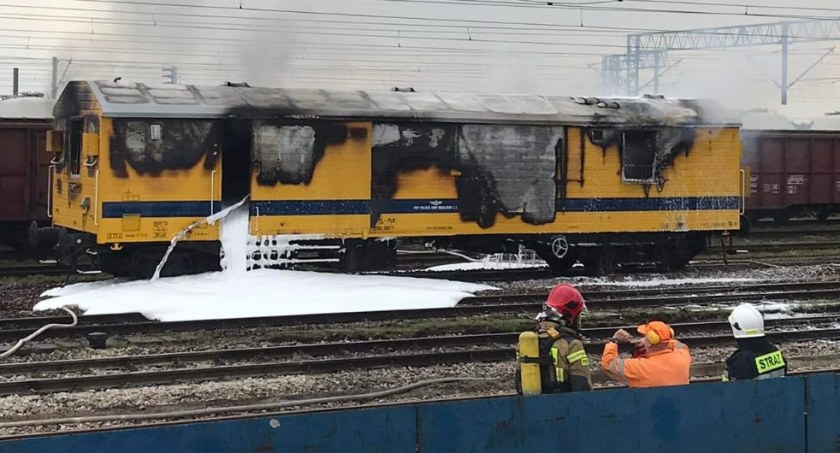 Pożar w Skarżysku-Kościelnym. Na miejscu liczne siły i środki z powiatu