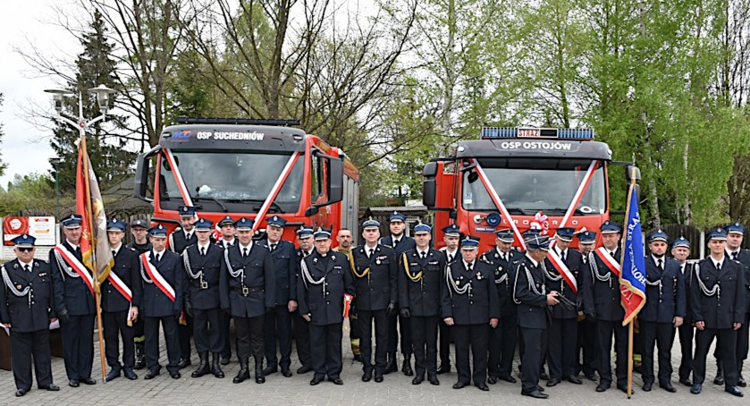 Uroczystość przekazania OSP Suchedniów i OSP Ostojów nowych samochodów pożarniczych