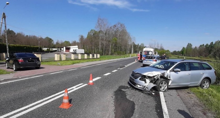 PILNE: zderzenie dwóch pojazdów w Piętach w gminie Bliżyn