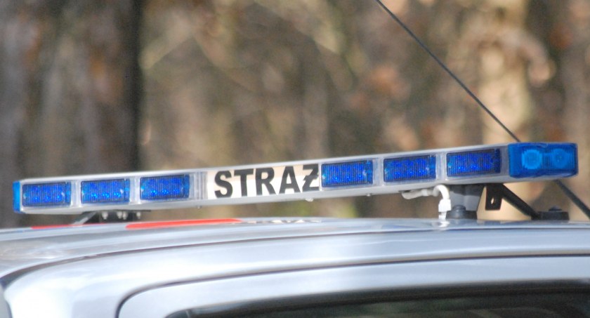  Otwarcie mieszkania i izolowane zdarzenie medyczne. Skarżyscy strażacy ruszyli na ratunek seniorom