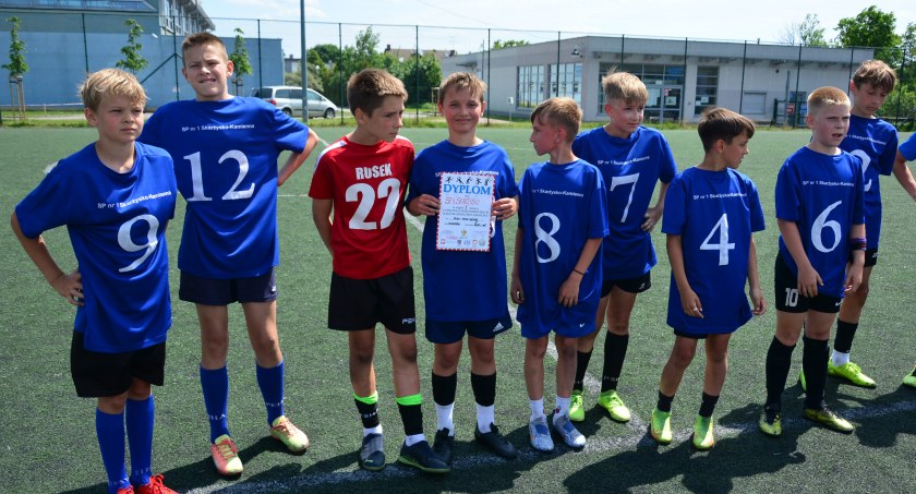 Chłopcy ze Szkoły Podstawowej nr 1 ze Skarżyska zagrają w finale województwa 