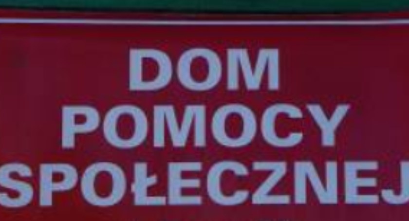 Ile jest miejsc w Domach Pomocy Społecznej  w powiecie skarżyskim?