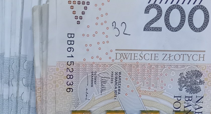 W Skarżysku-Kamiennej znaleziono pieniądze, a w Suchedniowie i Mostkach telefony komórkowe