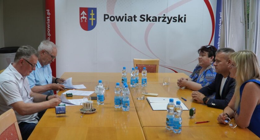 Rusza II etap modernizacji zbiorowej mogiły na Brzasku. Umowa z wykonawcą podpisana