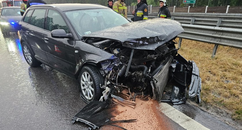Kolizja na ekspresowej siódemce w powiecie skarżyskim. Na miejscu policja i straż pożarna