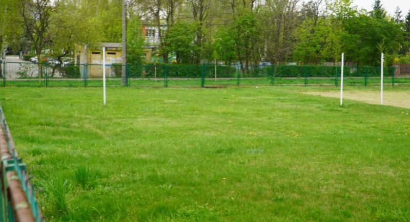 Dwie powiatowe nieruchomości ponownie wystawione na sprzedaż. Obie są usytuowane w atrakcyjnych miejscach Skarżyska-Kamiennej