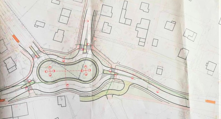Powiat Skarżyski ubiega się o środki z Polskiego Ładu na budowę dróg i infrastruktury sportowej