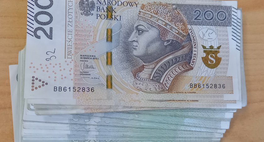 Zarobki, oszczędności i mienie radnych z gminy Bliżyn