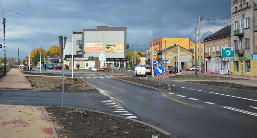 UWAGA. Rondo na skrzyżowaniu dróg ul. Towarowej z ul. 1-go Maja już przejezdne. Zmiana organizacji ruchu