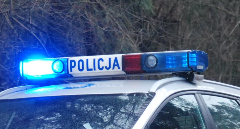 Kradzież na terenie myjni w Skarżysku-Kamiennej. Pieniądze padły jego łupem