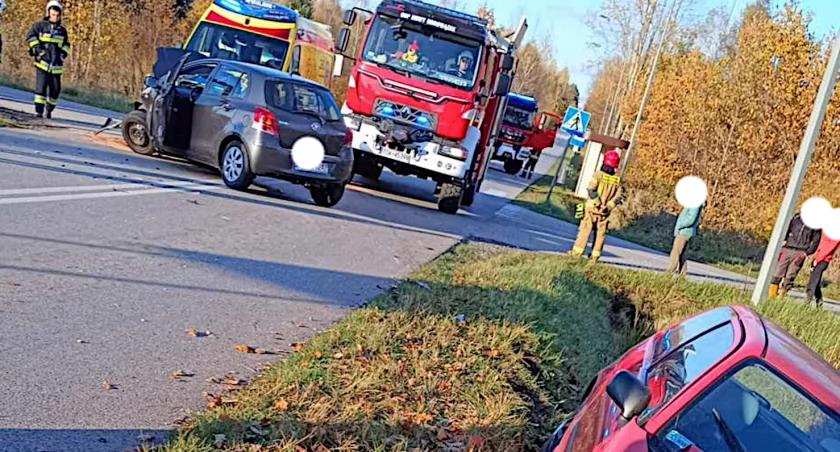 Wypadek dwóch samochodów osobowych.  Kucębów Dolny - Kopcie. Jedna osoba poszkodowana