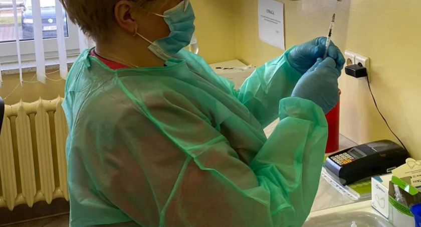 Covid wraca na dobre? Są przypadki zakażeń w powiecie skarżyskim, również śmiertelne