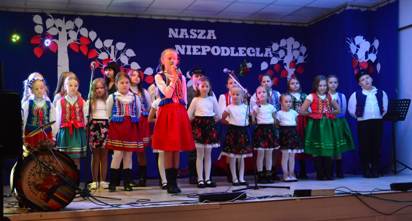Bliżyn. Nasza Niepodległa - wieczornica z okazji 105. rocznicy odzyskania przez Polskę niepodległości 