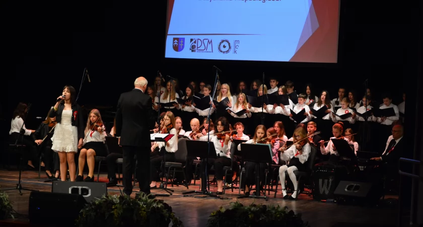 W naszych sercach jest Polska -  wspaniały koncert patriotyczny w Miejskim Centrum Kultury 