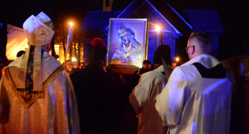 Procesja Zawierzenia przeszła ulicami Skarżyska-Kamiennej