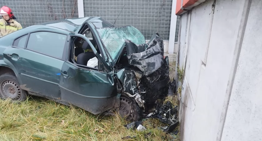 Dramat na drodze w Skarżysku-Kamiennej. Nie żyje kierowca forda mondeo