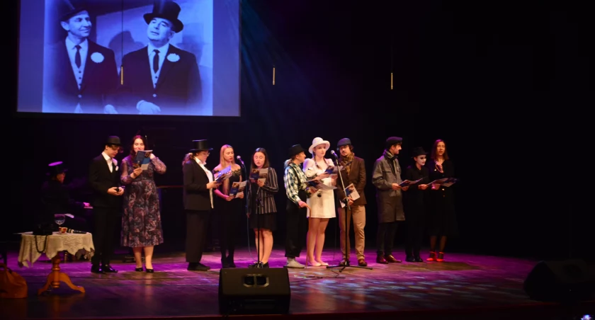 52. koncert charytatywny Fundacji Daj Szansę. Śpiewano piosenki z repertuaru Kabaretu Starszych Panów.