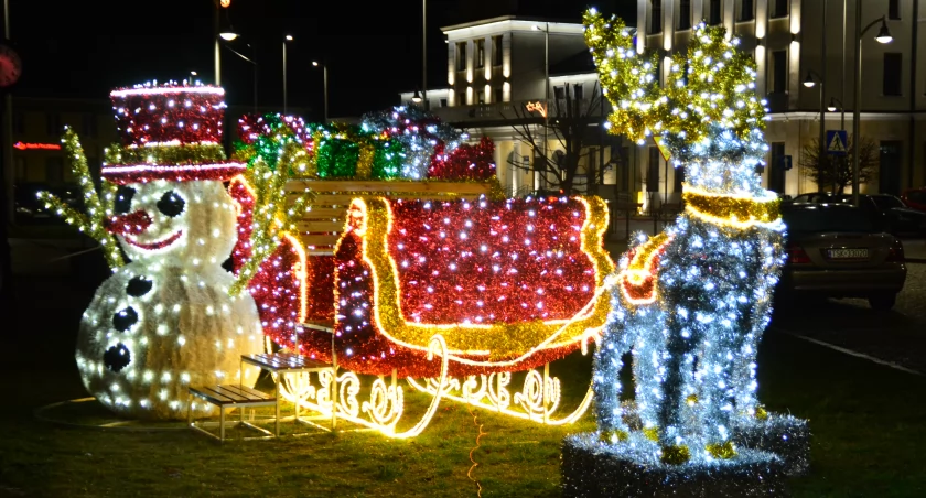 Iluminacje w Skarżysku tworzą świąteczny klimat, zobacz zdjęcia 