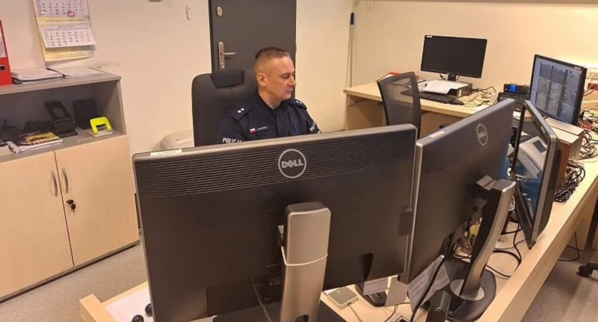 Skarżyscy policjanci i 14-latek uratowali ludzkie życie