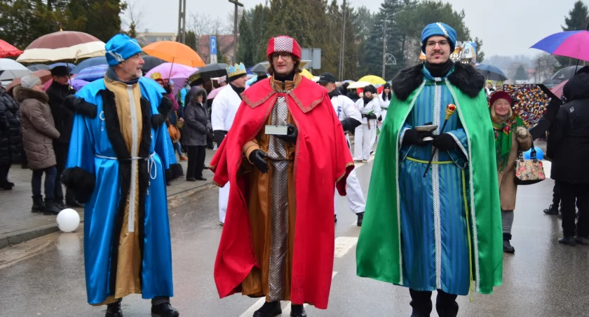 Trzej Mędrcy szli ulicami Skarżyska-Kamiennej, czyli XI Orszak Trzech Króli