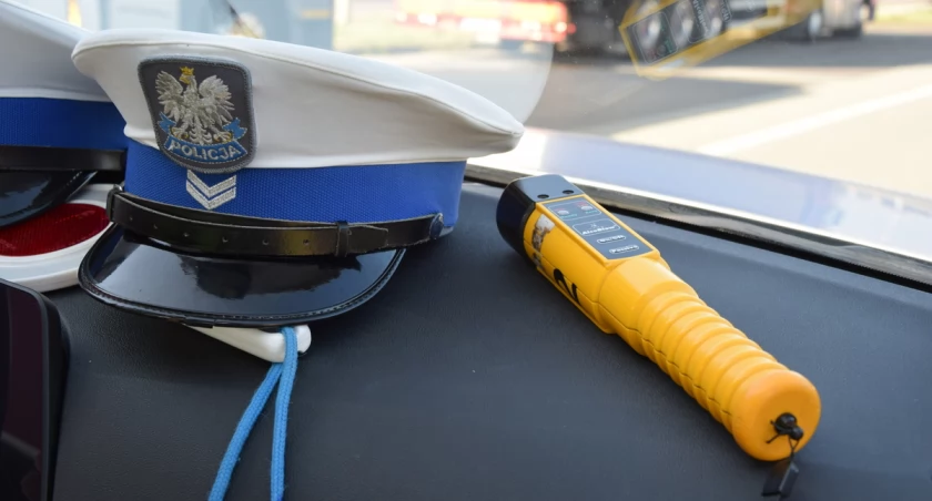 Wypadek na przejściu dla pieszych w Skarżysku-Kamiennej. Kobieta pod kołami samochodu