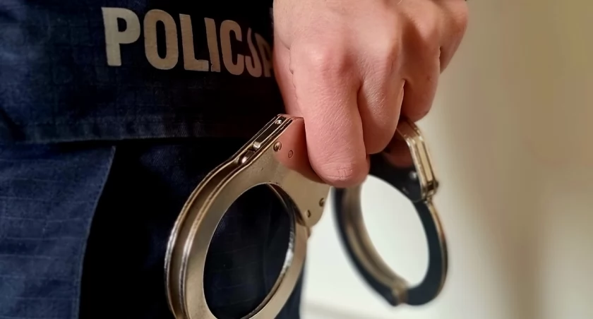 Wandal w Skarżysku-Kamiennej. Uszkodzone drzwi jednorodzinnego domu