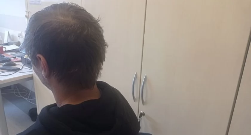 38-letni mężczyzna okradał sąsiadkę ze złota. Zatrzymany przez skarżyskich policjantów