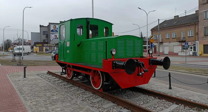 Lokomotywa Ls40 stanęła przy rondzie na Dolnej Kamiennej 