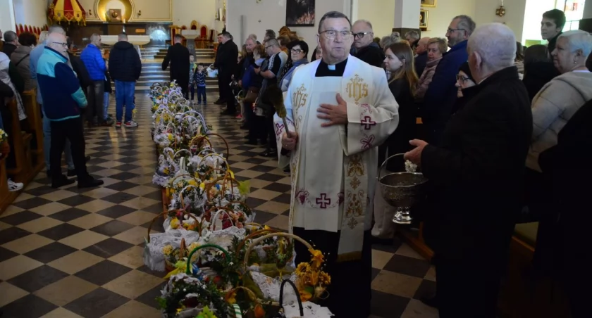 Wielka Sobota w Skarżysku-Kamiennej: Tradycyjne święcenie pokarmów i modlitwa przy Grobach Pańskich