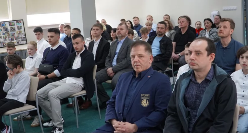 Młodzi sportowcy otrzymali stypendia ufundowane z pieniędzy zebranych podczas Charytatywnego Balu Miłośników Sportu 2024
