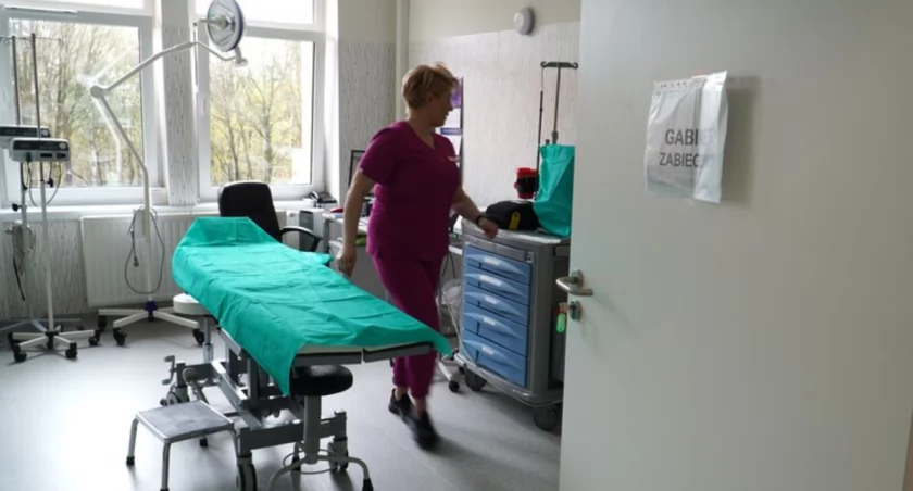 Oddział Urazowo-Ortopedyczny w Szpitalu Powiatowym w Skarżysku-Kamiennej już po kompleksowym remoncie. Jest komfortowo, ładnie i przyjaźnie dla pacjentów