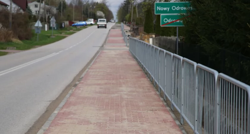 Nowy chodnik w Nowym Odrowążku oddany do użytku